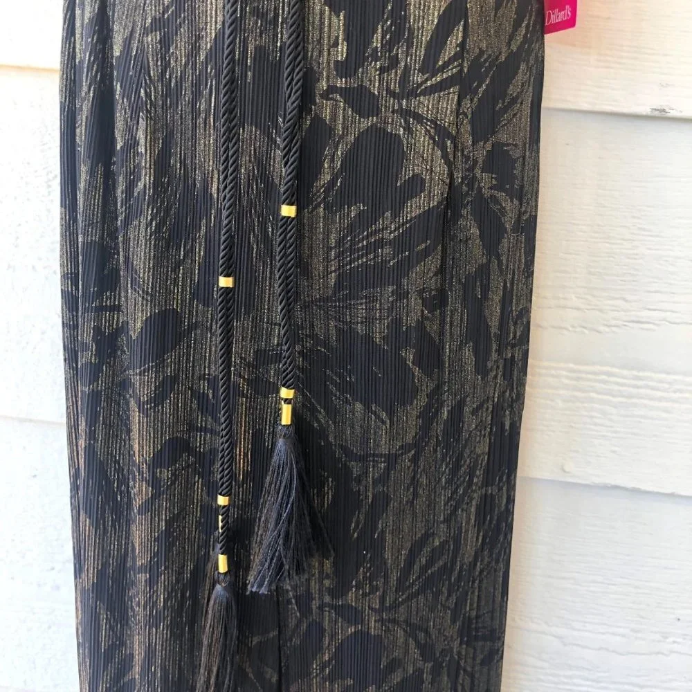 NWT! Tahari Size 10 Beautiful Sleeveless Black/ Gold Jumpsuit - Picture 5 of 16